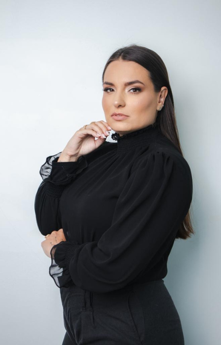Juliana-Assumpcao-450X700.png